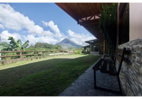 Cabinas Los Tucanes Private Room #1 with Volcano view